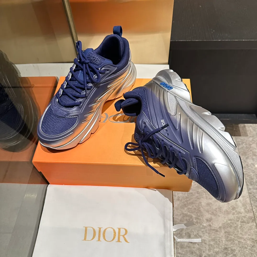 p680🐮🐮New to the Dior collection, these C'est Dior sneakers make a bold and stylish statement. Carefully crafted, the letters C and D are displayed on the sides of the upper for style, and the details add a touch of elegance. The lightweight two-tone Dior sole offers exceptional comfort and sporty appeal. Can add a stylish touch to any casual look. Christian Dior Paris signature on the tongue and sole. Two-tone notches feature Christian Dior's lucky star symbol. Women’s size 35-40, men’s size 38-45